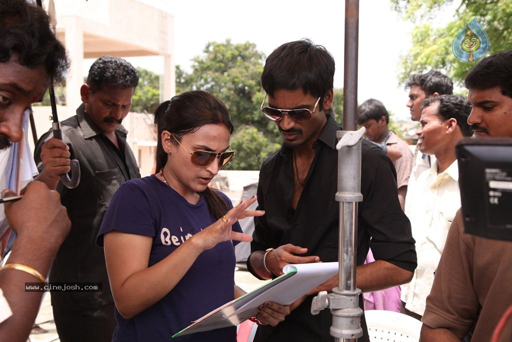 3 Tamil Movie Hot Stills - 21 / 35 photos