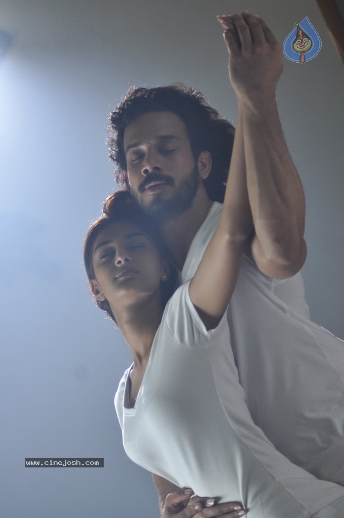 555 Tamil Movie New Stills - 38 / 89 photos