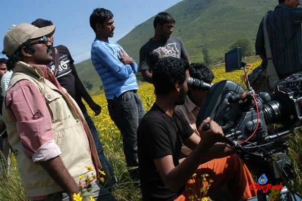 Andari Banduvaya  Movie Stills 2 - 3 / 24 photos