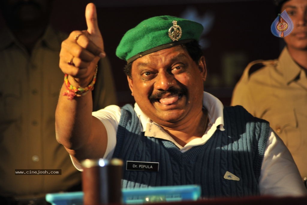 Aa Aiduguru Athade CM Movie Stills - 30 / 126 photos