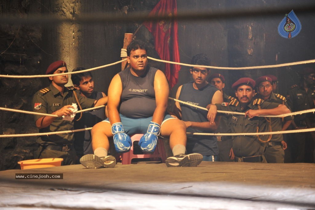 Aa Aiduguru Athade CM Movie Stills - 38 / 126 photos