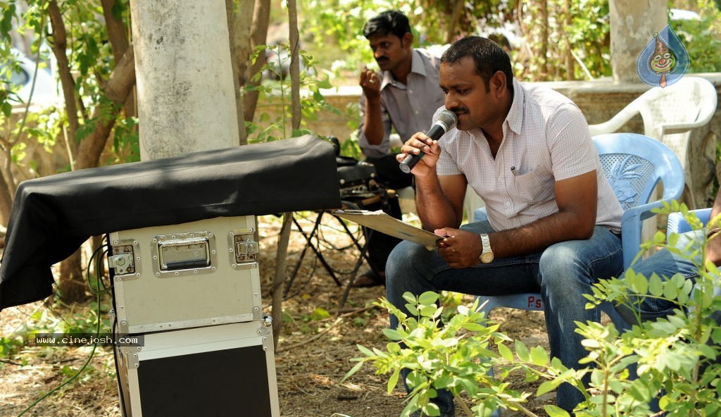 Aa Aiduguru Athade CM Movie Stills - 49 / 126 photos