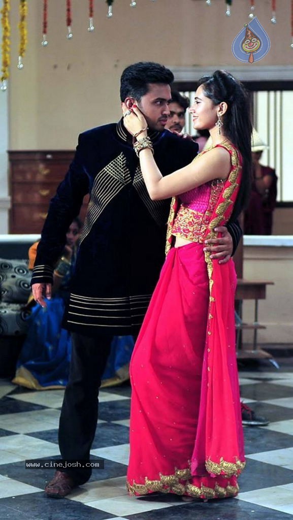 Aa Aiduguru Athade CM Movie Stills - 71 / 126 photos