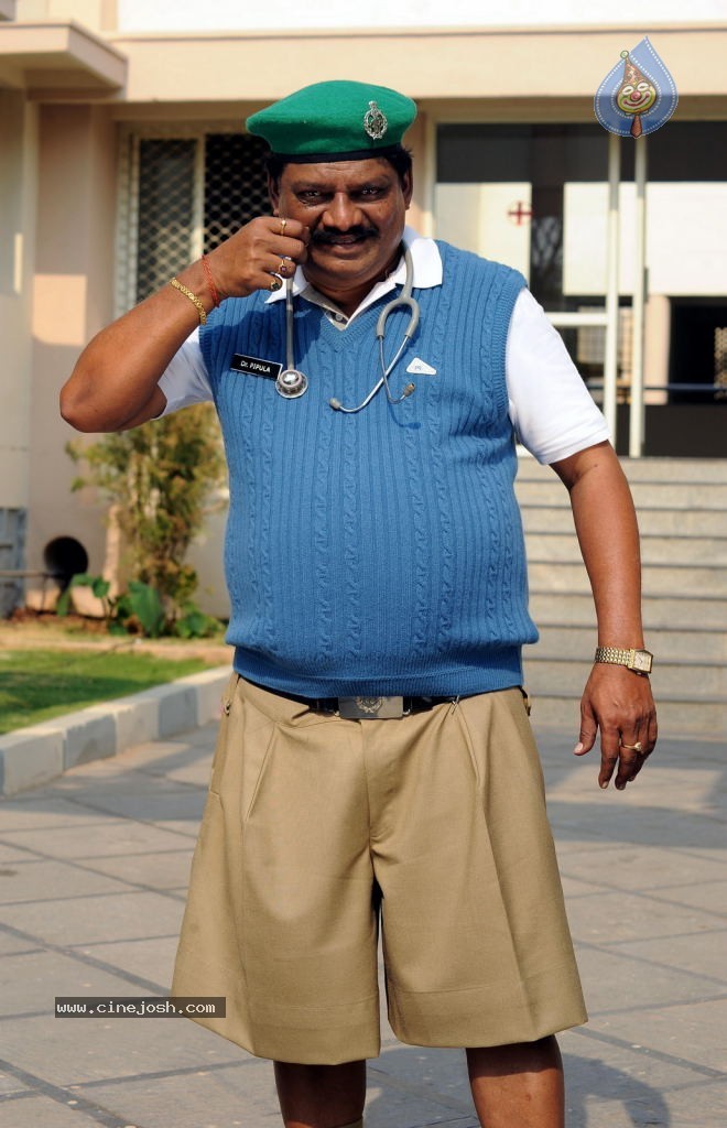 Aa Aiduguru Athade CM Movie Stills - 85 / 126 photos
