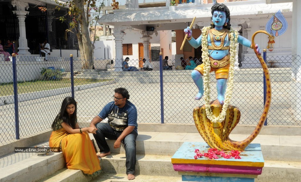 Aa Aiduguru Athade CM Movie Stills - 89 / 126 photos