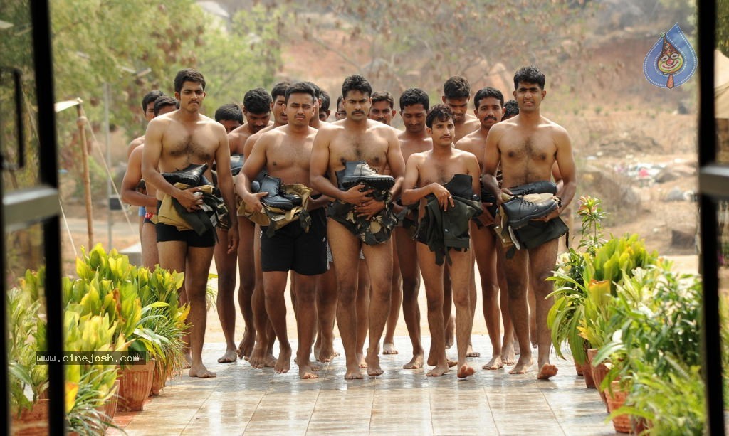 Aa Aiduguru Athade CM Movie Stills - 92 / 126 photos