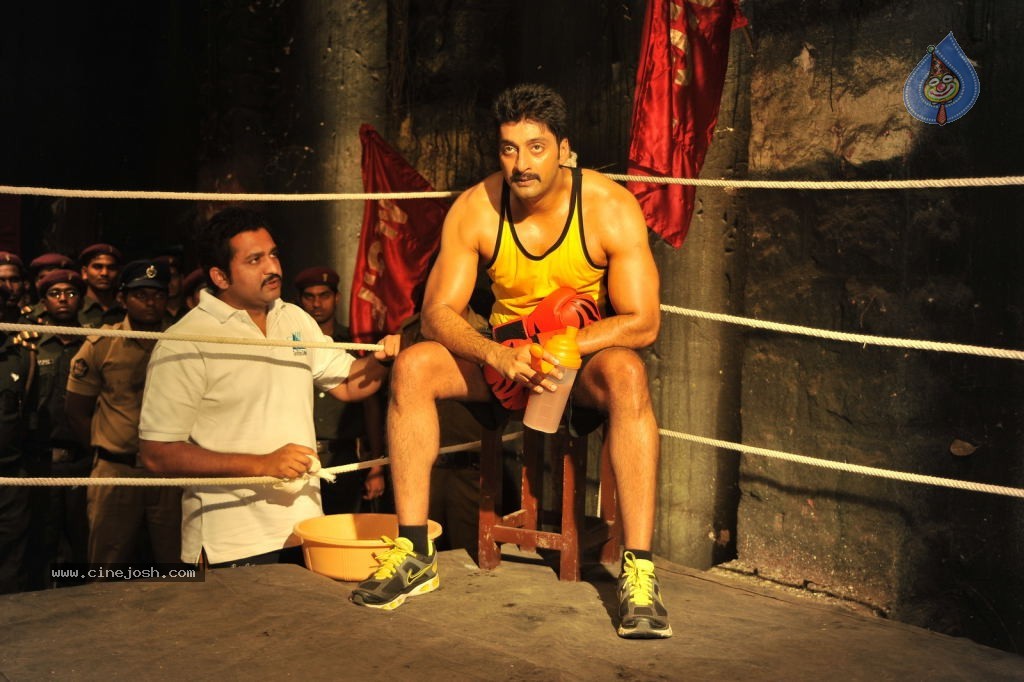 Aa Aiduguru Athade CM Movie Stills - 100 / 126 photos