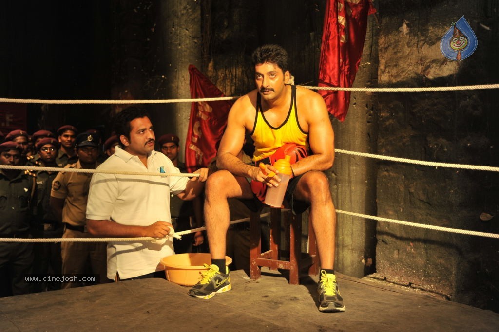 Aa Aiduguru Athade CM Movie Stills - 106 / 126 photos