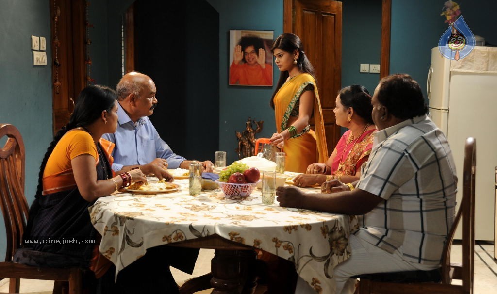 Aa Aiduguru Athade CM Movie Stills - 107 / 126 photos