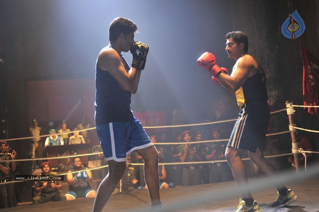 Aa Aiduguru Athade CM Movie Stills - 108 / 126 photos