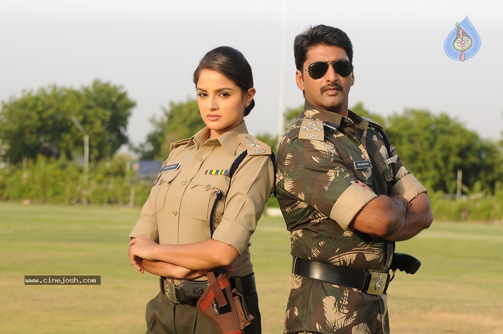 Aa Aiduguru Latest Stills - 5 / 9 photos