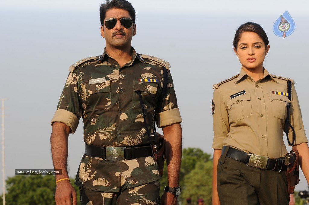 Aa Aiduguru Latest Stills - 8 / 9 photos