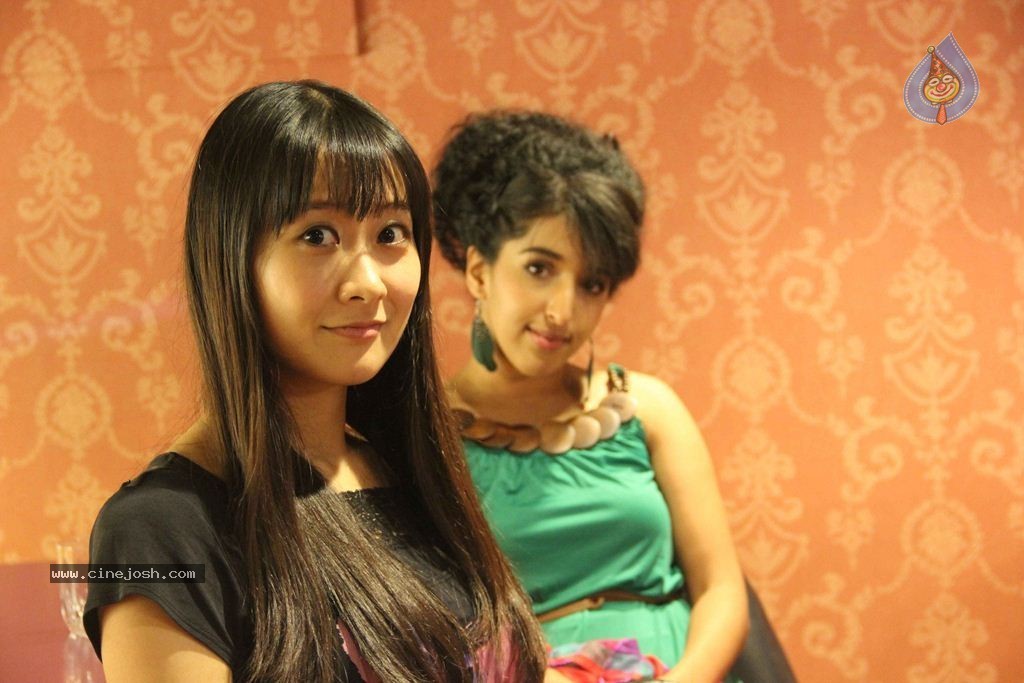 Aaaah Tamil Movie Stills - 13 / 86 photos