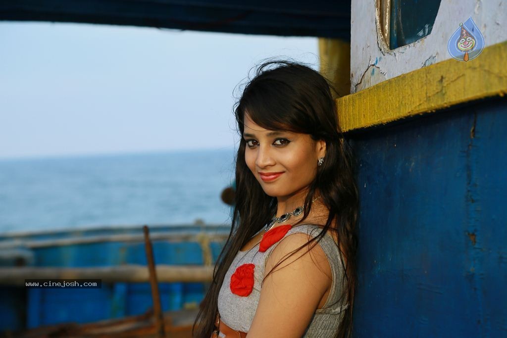 Aaaah Tamil Movie Stills - 14 / 86 photos
