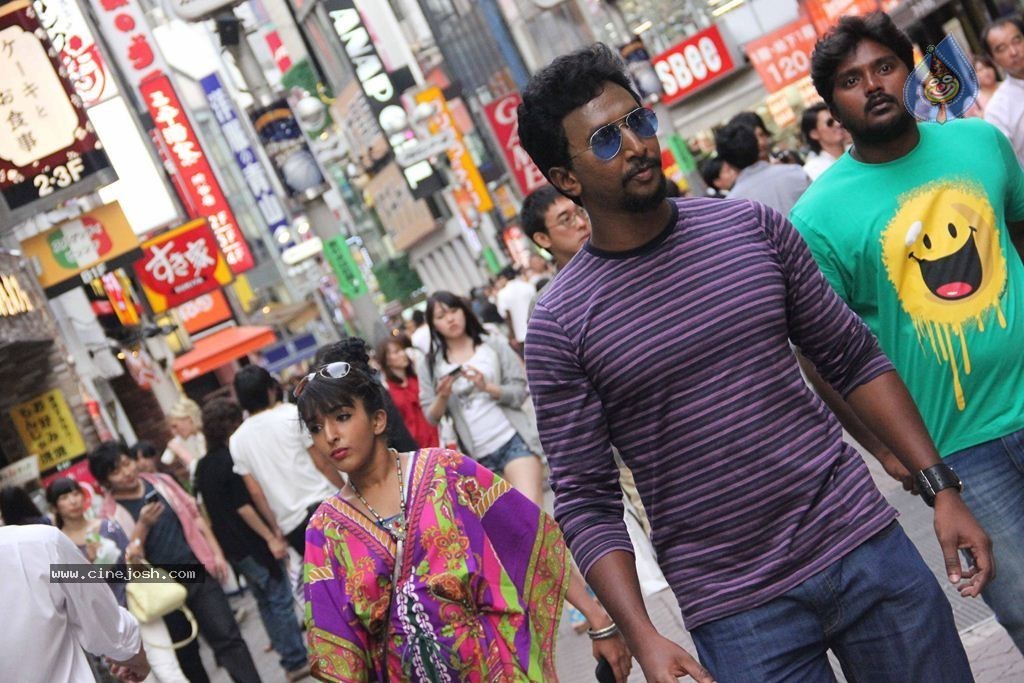 Aaaah Tamil Movie Stills - 21 / 86 photos