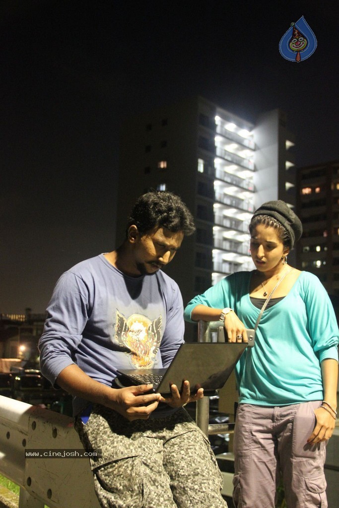 Aaaah Tamil Movie Stills - 25 / 86 photos