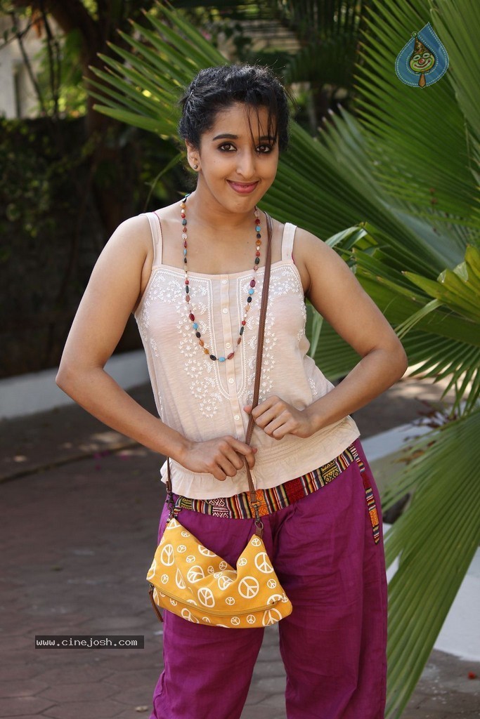 Aaaah Tamil Movie Stills - 51 / 86 photos