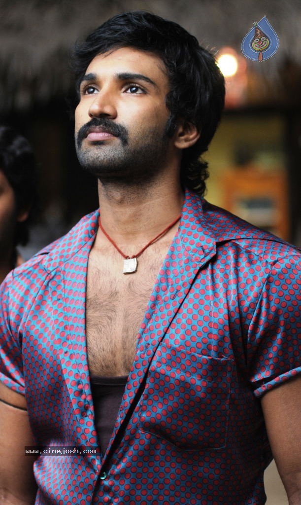 Aadhi Stills in Gundello Godari - 2 / 18 photos