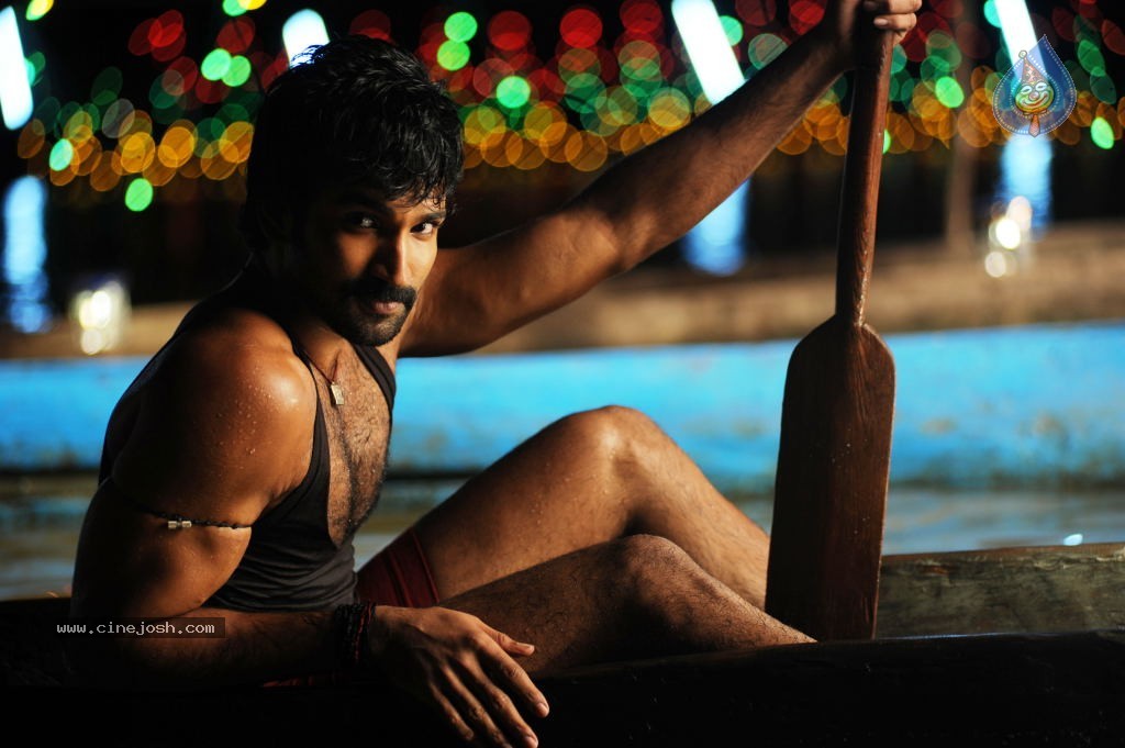 Aadhi Stills in Gundello Godari - 8 / 18 photos