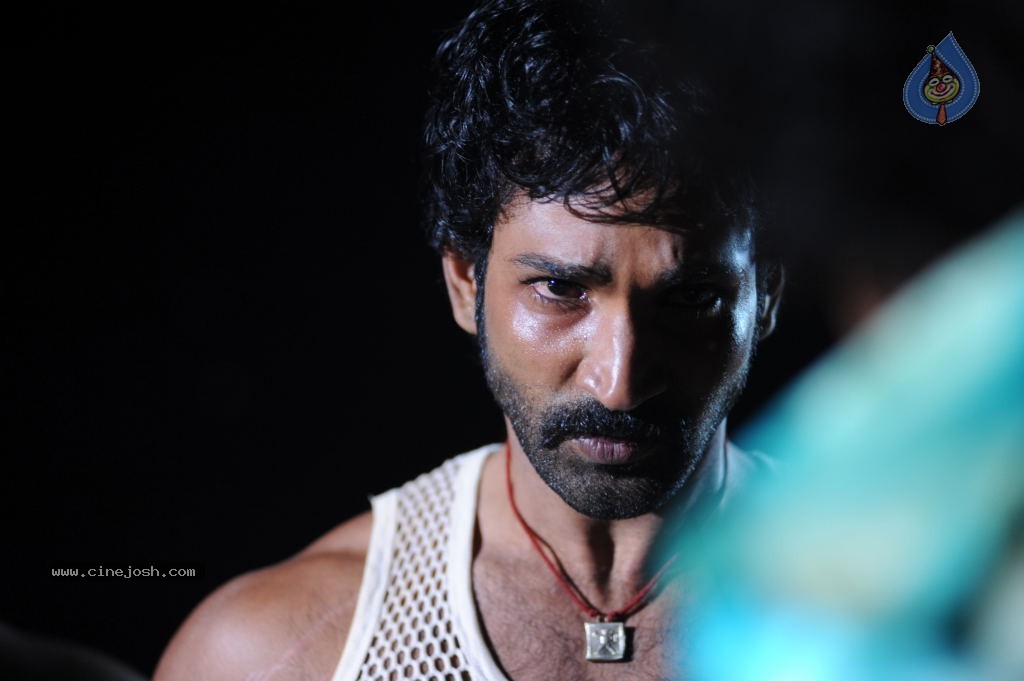 Aadhi Stills in Gundello Godari - 12 / 18 photos