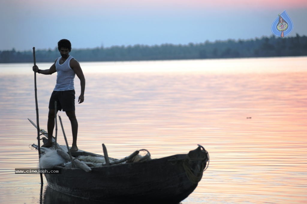 Aadhi Stills in Gundello Godari - 14 / 18 photos