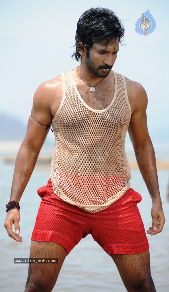 Aadhi Stills in Gundello Godari - 15 / 18 photos