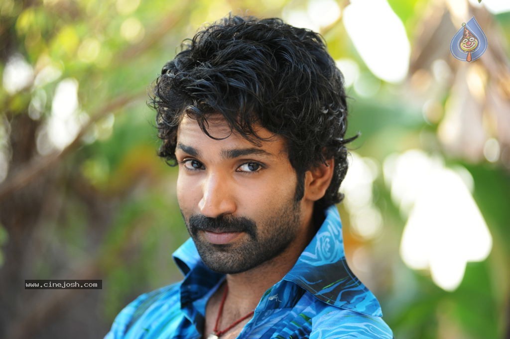 Aadhi Stills in Gundello Godari - 16 / 18 photos