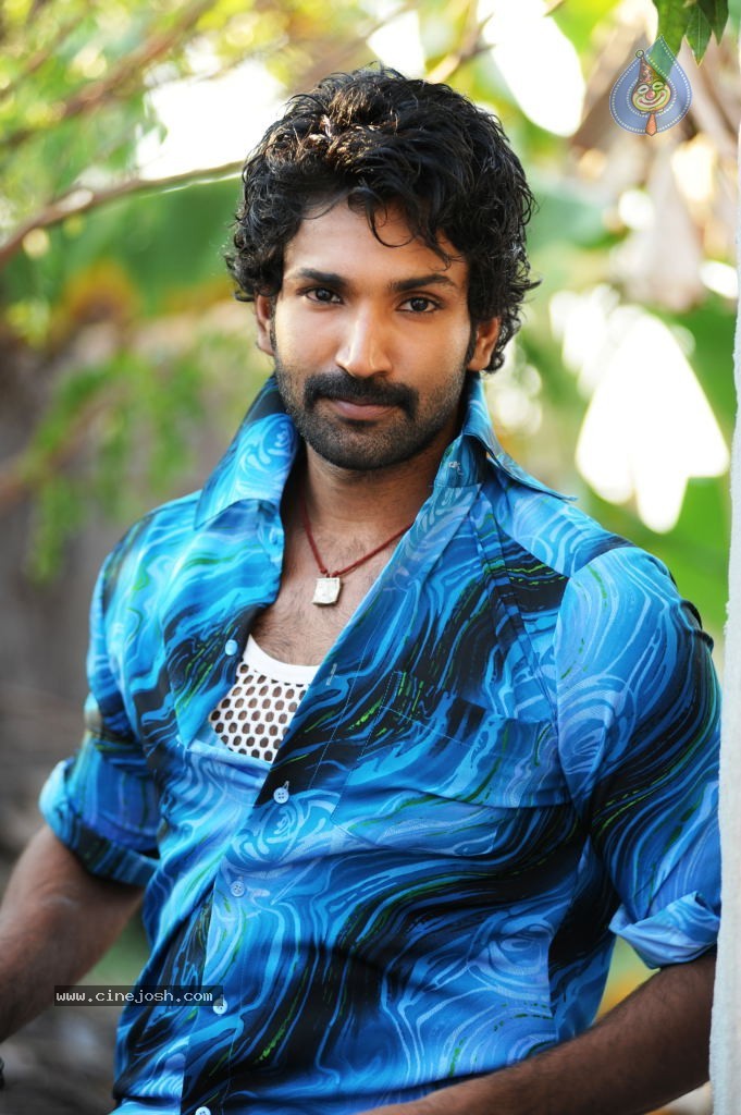 Aadhi Stills in Gundello Godari - 17 / 18 photos