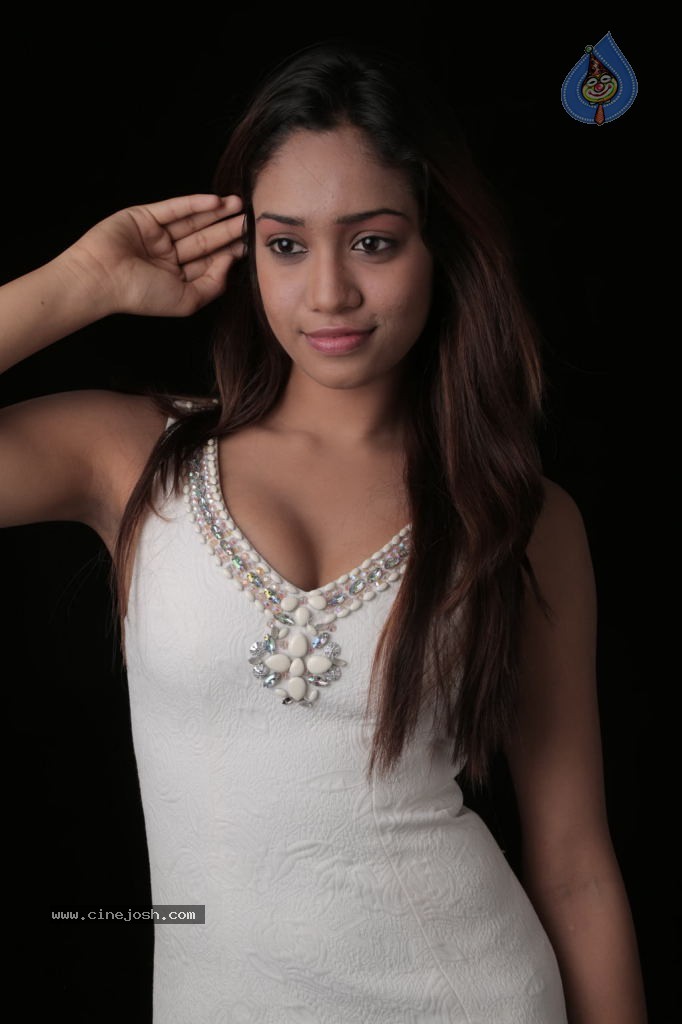 Aadi Pona Aavani Tamil Movie Stills - 32 / 52 photos