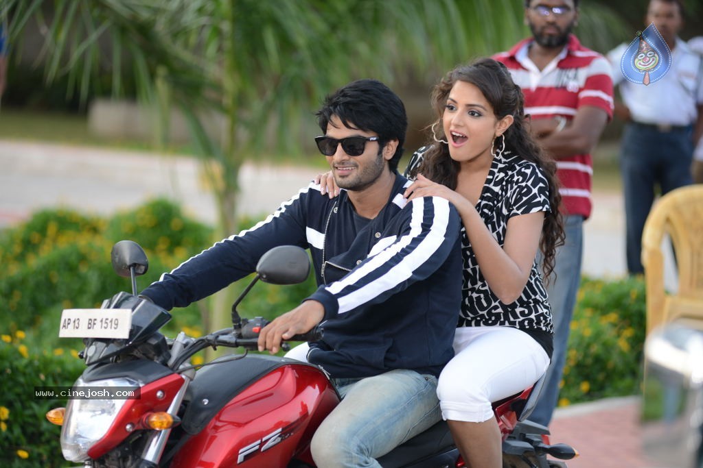 Aadu Magaadra Bujji Photos - 18 / 69 photos
