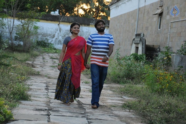 Aasi Tamil Movie Hot Photos - 15 / 34 photos