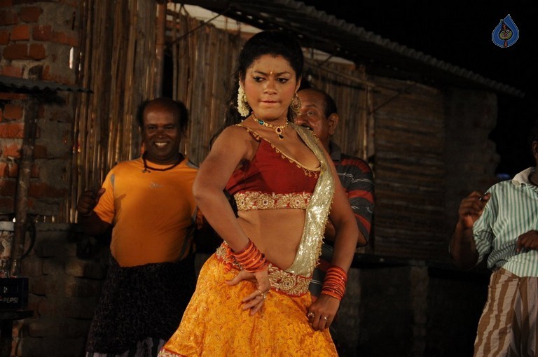 Aasi Tamil Movie Hot Photos - 34 / 34 photos