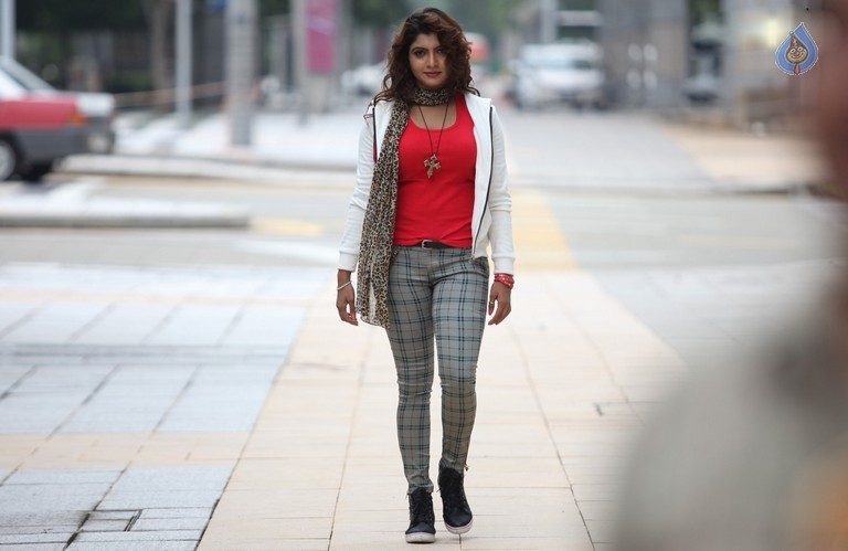 Aata Movie Photos and Posters - 36 / 37 photos