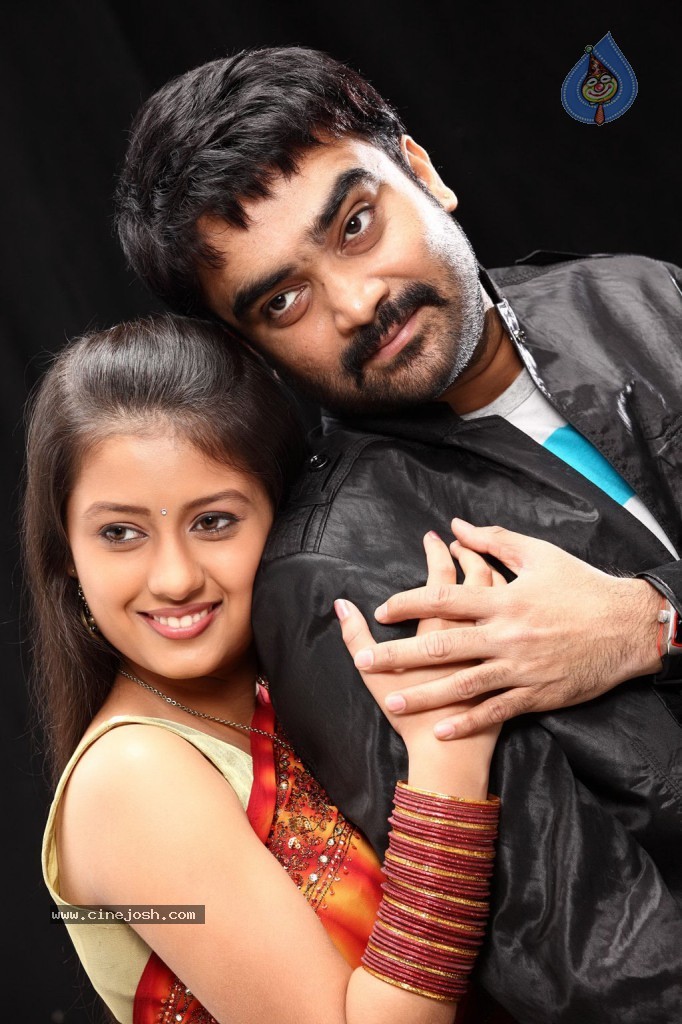 Aavi Kumar Tamil Movie Stills - 7 / 32 photos