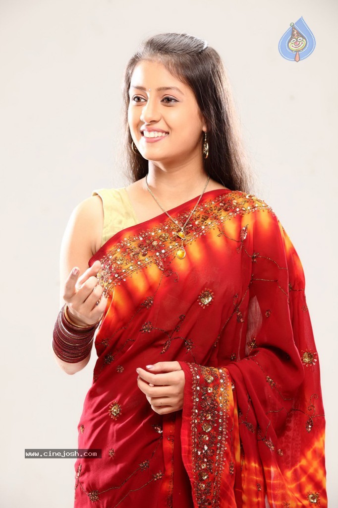 Aavi Kumar Tamil Movie Stills - 22 / 32 photos