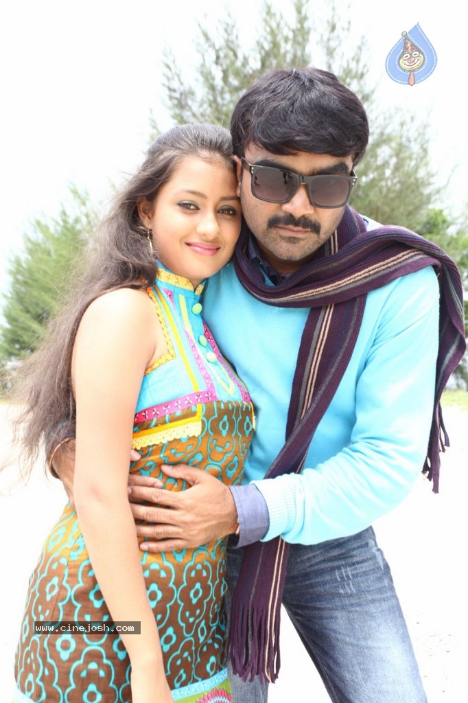 Aavi Kumar Tamil Movie Stills - 23 / 32 photos