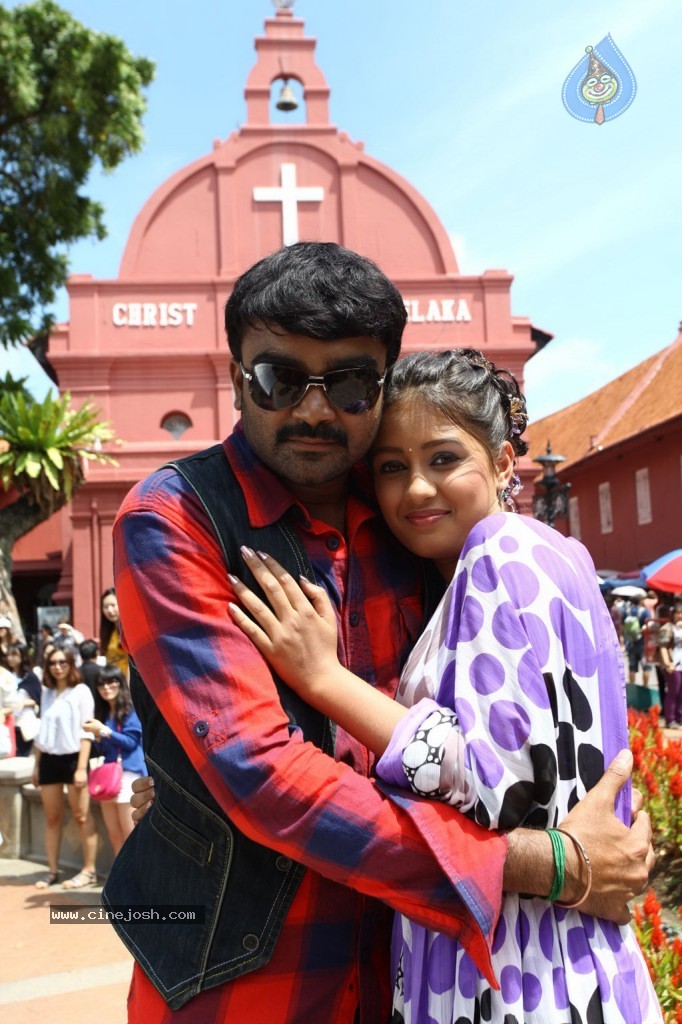 Aavi Kumar Tamil Movie Stills - 24 / 32 photos