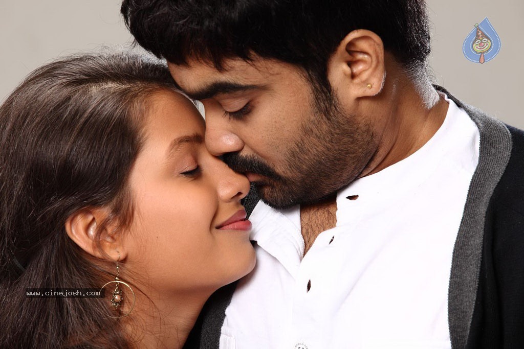 Aavi Kumar Tamil Movie Stills - 28 / 32 photos