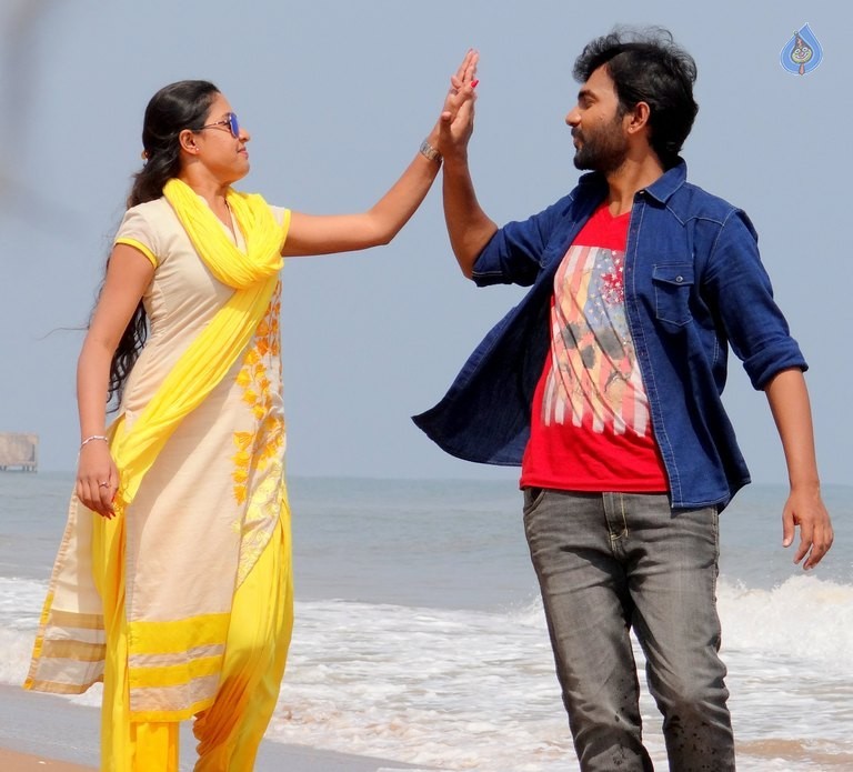 Aavu Puli Madhyalo Prabhas Pelli Pics - 1 / 9 photos