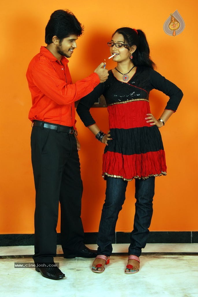 Aayiram Muthangaludan Thenmozhi Tamil Movie Stills - 2 / 47 photos