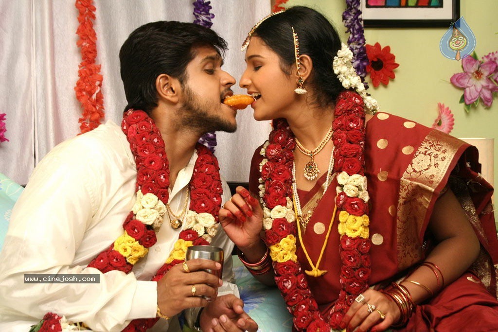 Aayiram Muthangaludan Thenmozhi Tamil Movie Stills - Photo ...