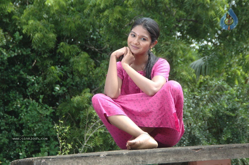 Aayiram Muthangaludan Thenmozhi Tamil Movie Stills - 9 / 47 photos