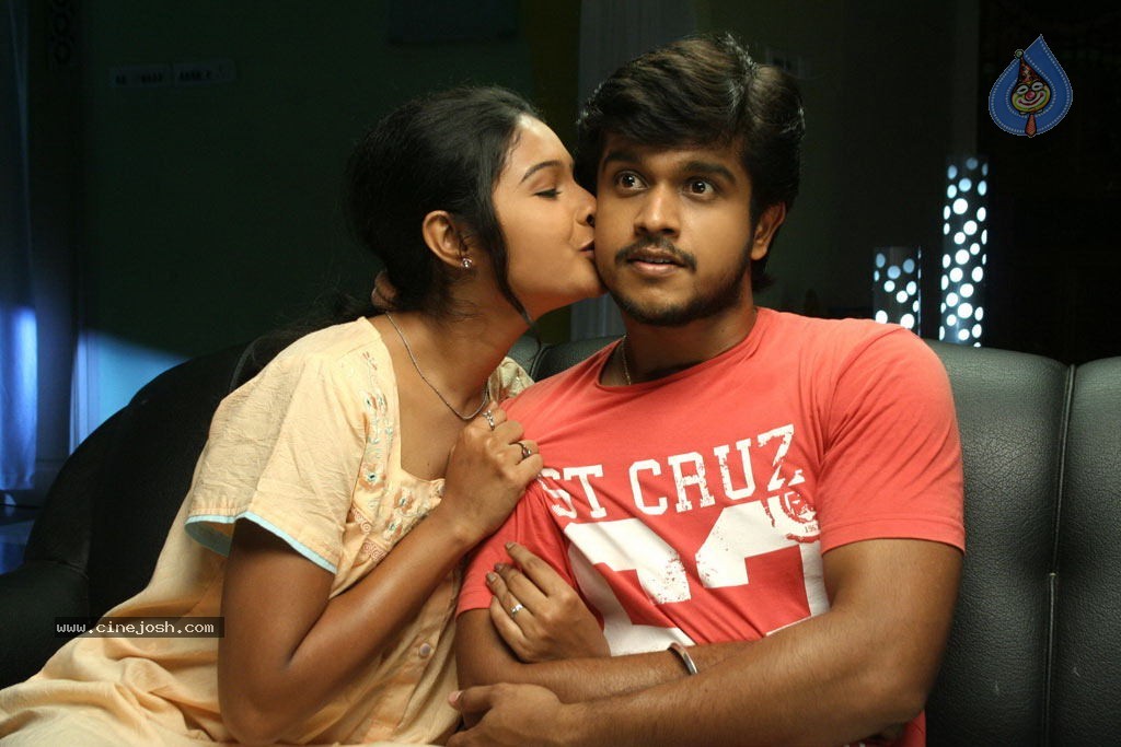 Aayiram Muthangaludan Thenmozhi Tamil Movie Stills - 12 / 47 photos