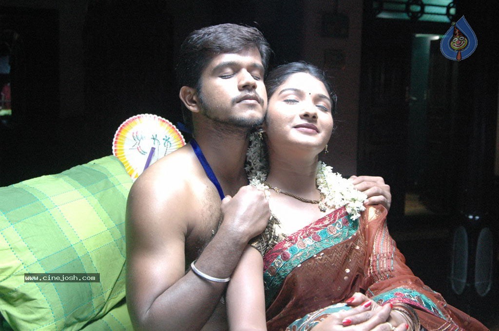 Aayiram Muthangaludan Thenmozhi Tamil Movie Stills - 13 / 47 photos
