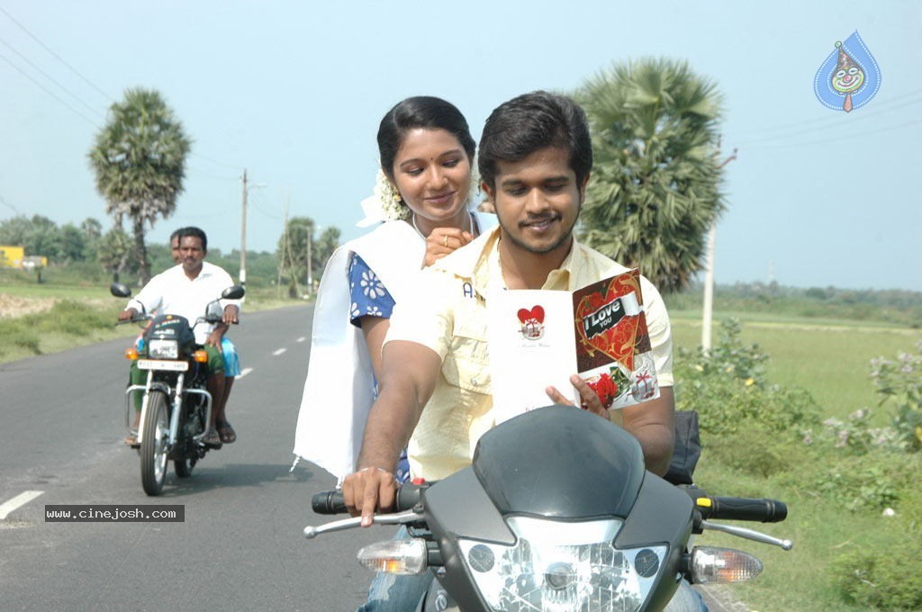 Aayiram Muthangaludan Thenmozhi Tamil Movie Stills - 21 / 47 photos