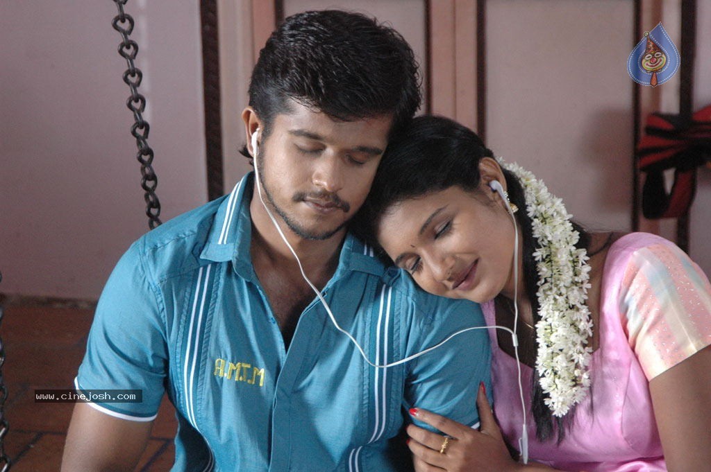 Aayiram Muthangaludan Thenmozhi Tamil Movie Stills - 32 / 47 photos