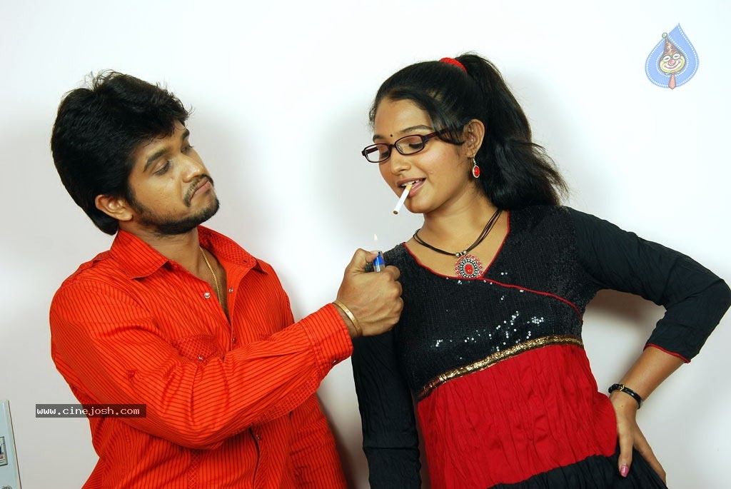 Aayiram Muthangaludan Thenmozhi Tamil Movie Stills - 35 / 47 photos