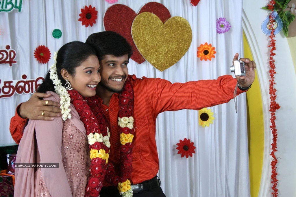 Aayiram Muthangaludan Thenmozhi Tamil Movie Stills - 37 / 47 photos