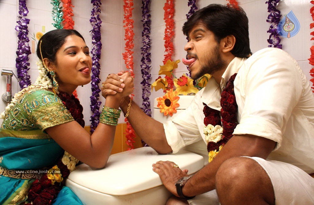 Aayiram Muthangaludan Thenmozhi Tamil Movie Stills - 42 / 47 photos