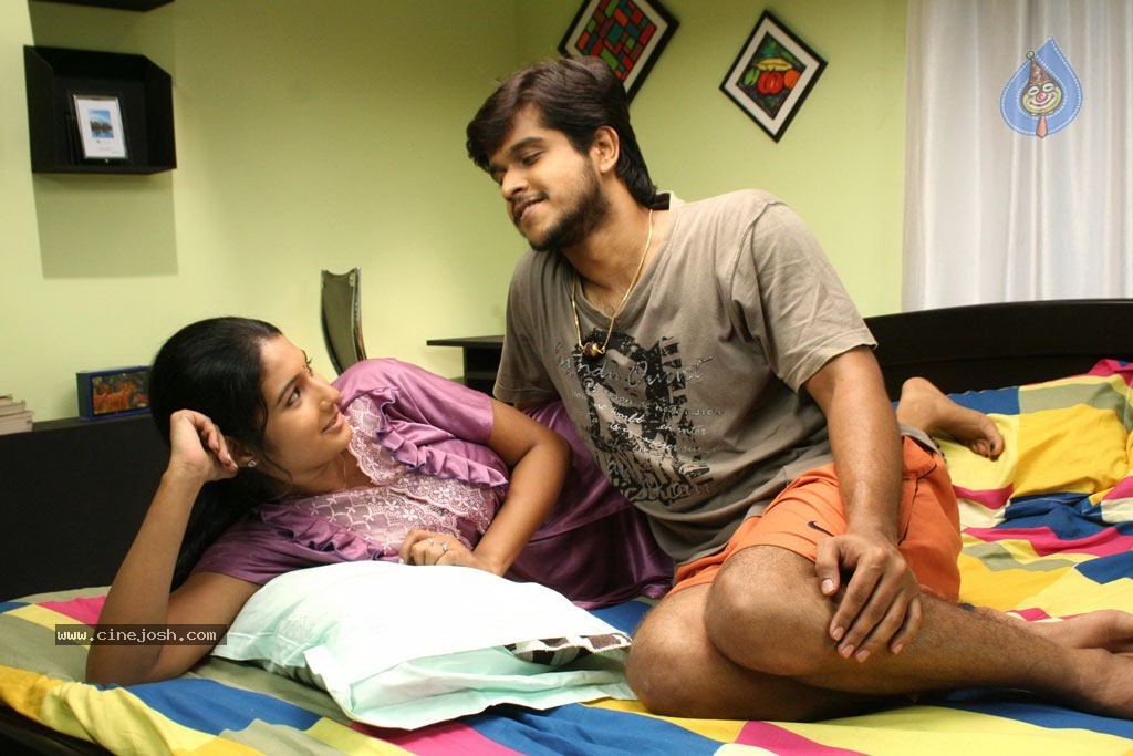 Aayiram Muthangaludan Thenmozhi Tamil Movie Stills - 43 / 47 photos